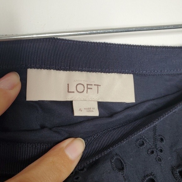 LOFT Navy Blue Eyelet Cotton Mini Skirt Size 4 - Picture 3 of 7